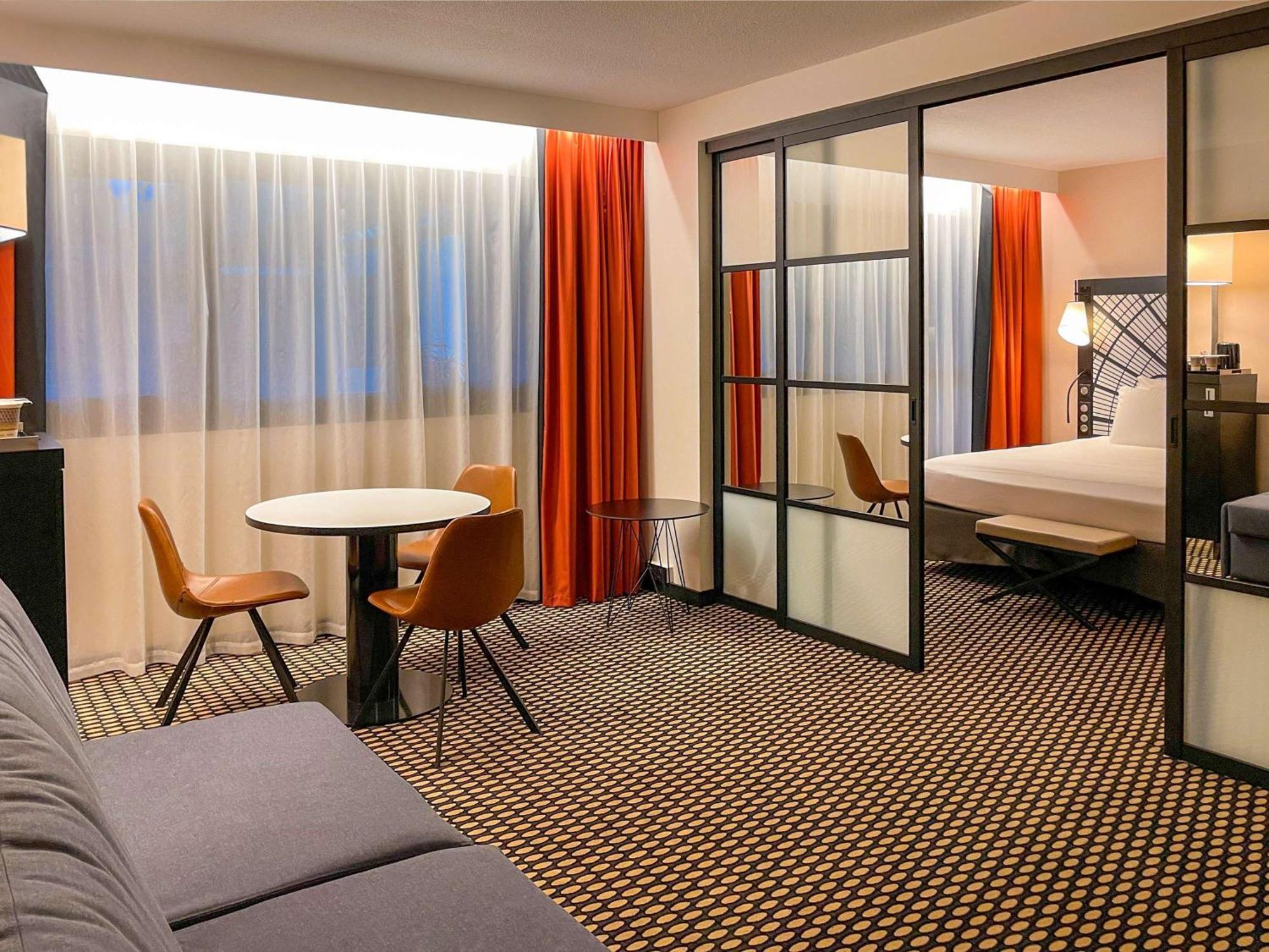 แมร์กูร์ ปารีส์ ป๊อร์ท เดอ แวร์ซายส์ เอ๊กซ์โป โอแตล Hotel วองว์ส ภายนอก รูปภาพ